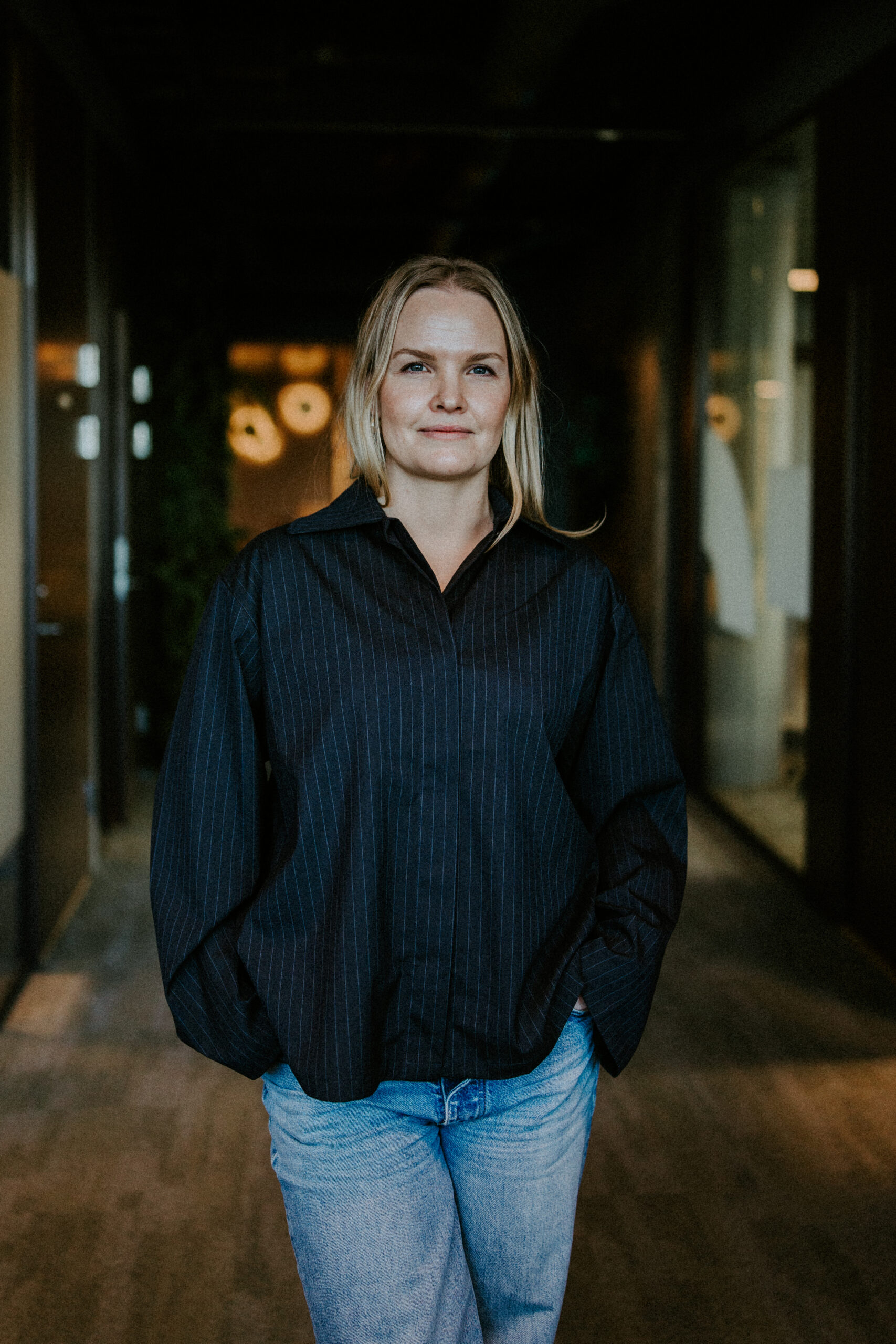 Portrettbilde av en kvinne i kontorlokaler